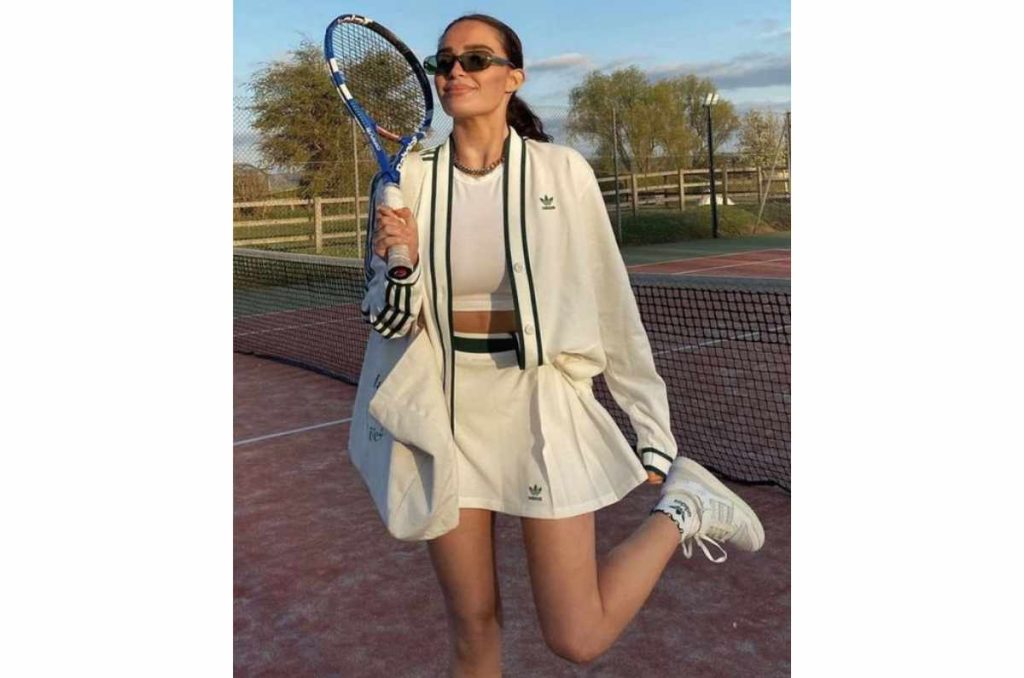 5 outfits frescos con la tendencia tenniscore 1