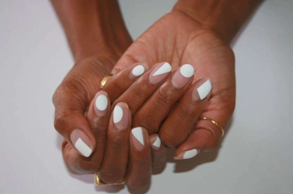 ideas de diseños de uñas blancas