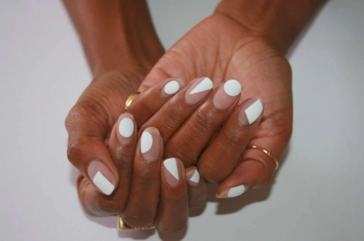 10 diseños de uñas blancas para elevar tu mani