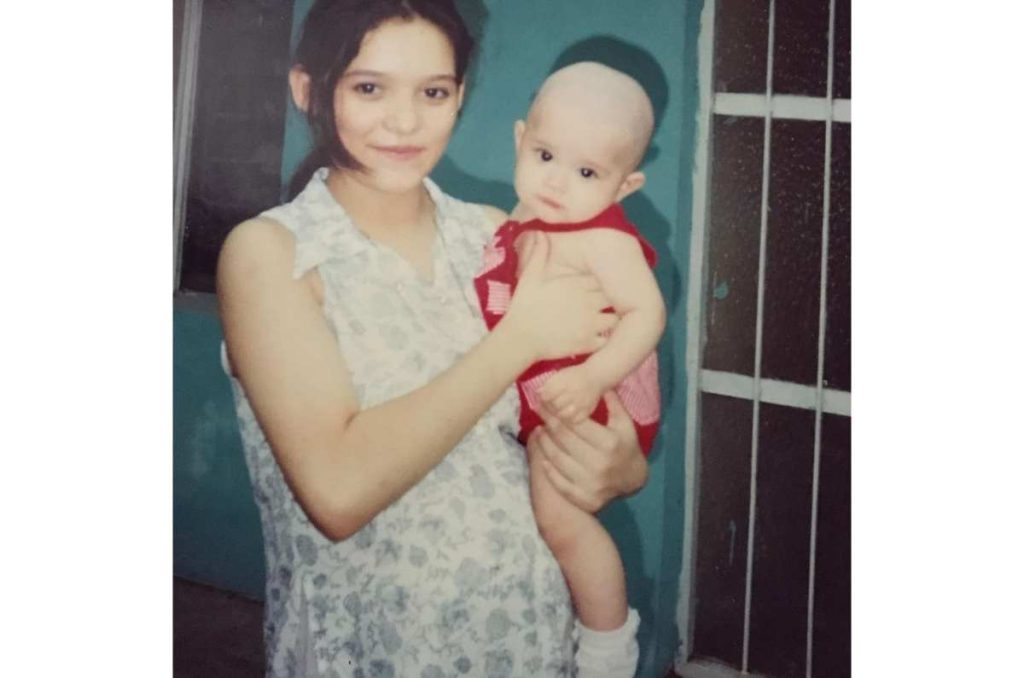 Hija de Karla Luna comparte foto de su mamá cuando era joven y sorprende con su belleza 0