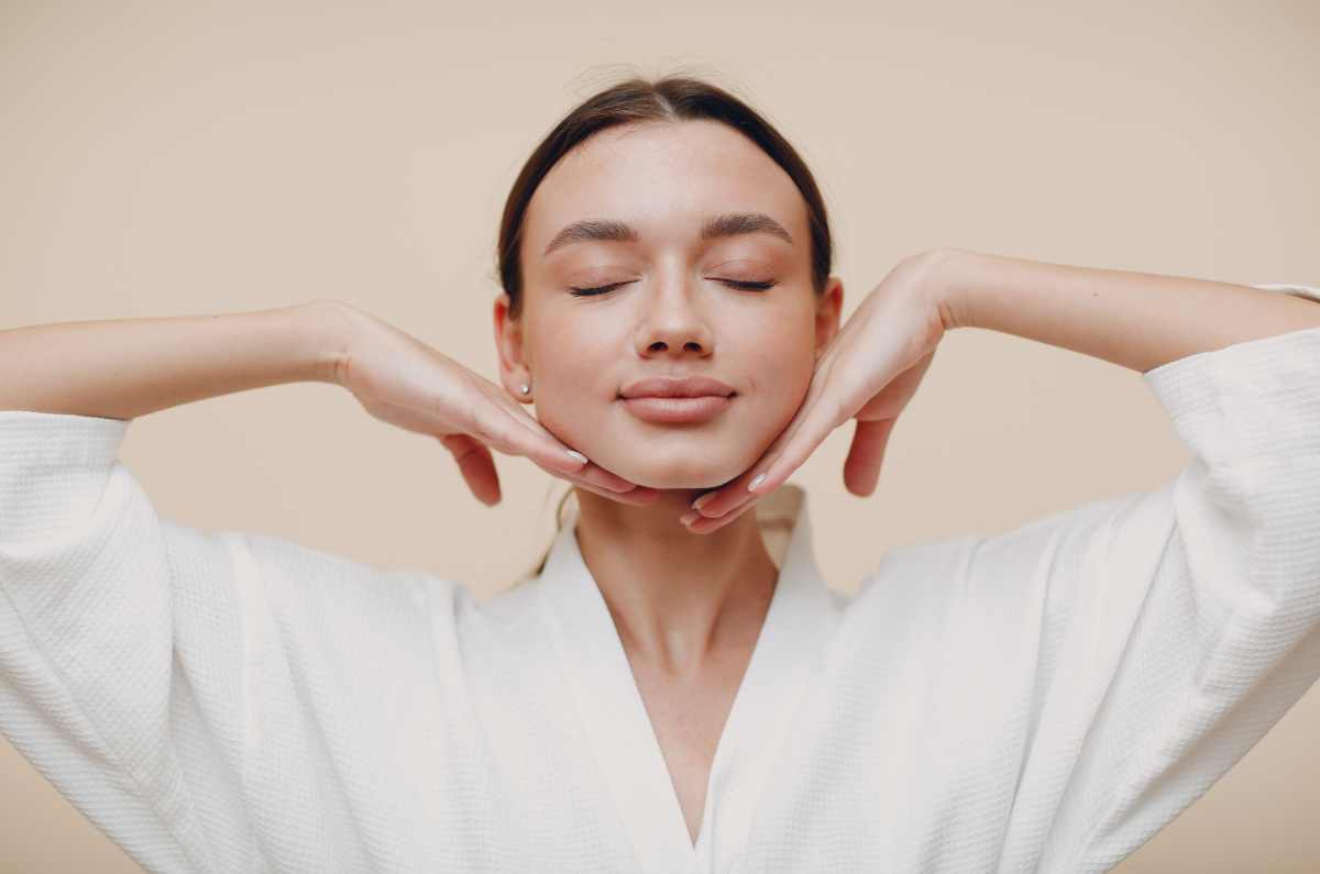 5 herramientas para hacer yoga facial y lucir un rostro afilado