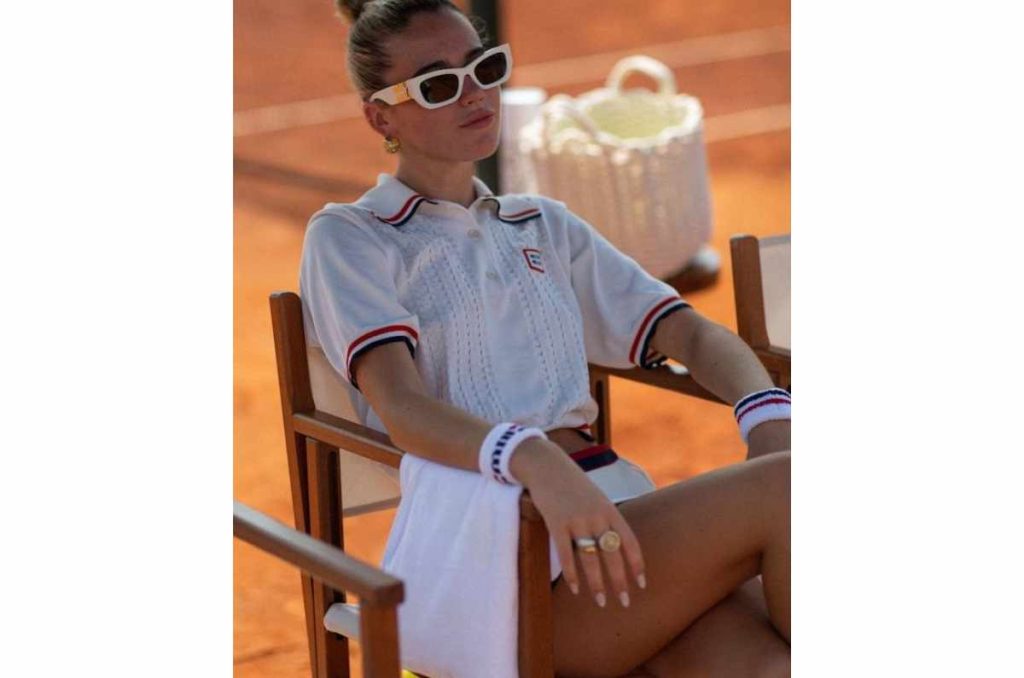 5 outfits frescos con la tendencia tenniscore 2