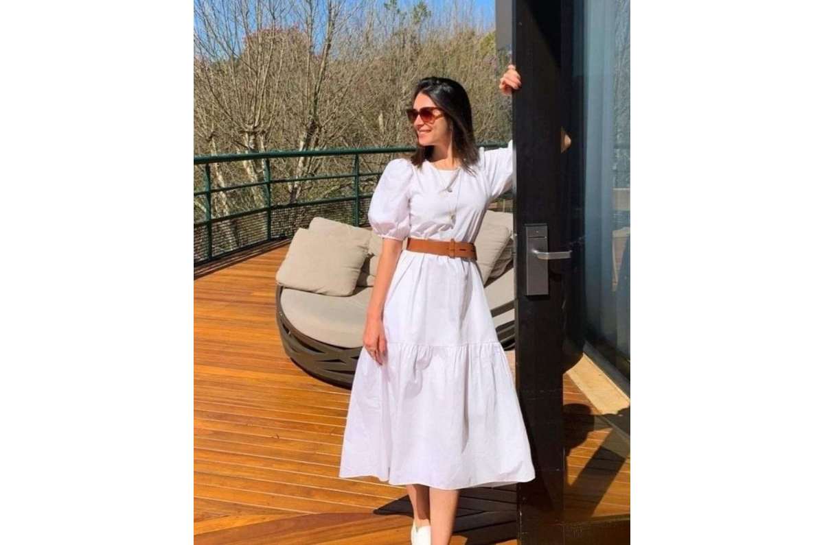 outfits-con-vestidos-tenis-blancos-2