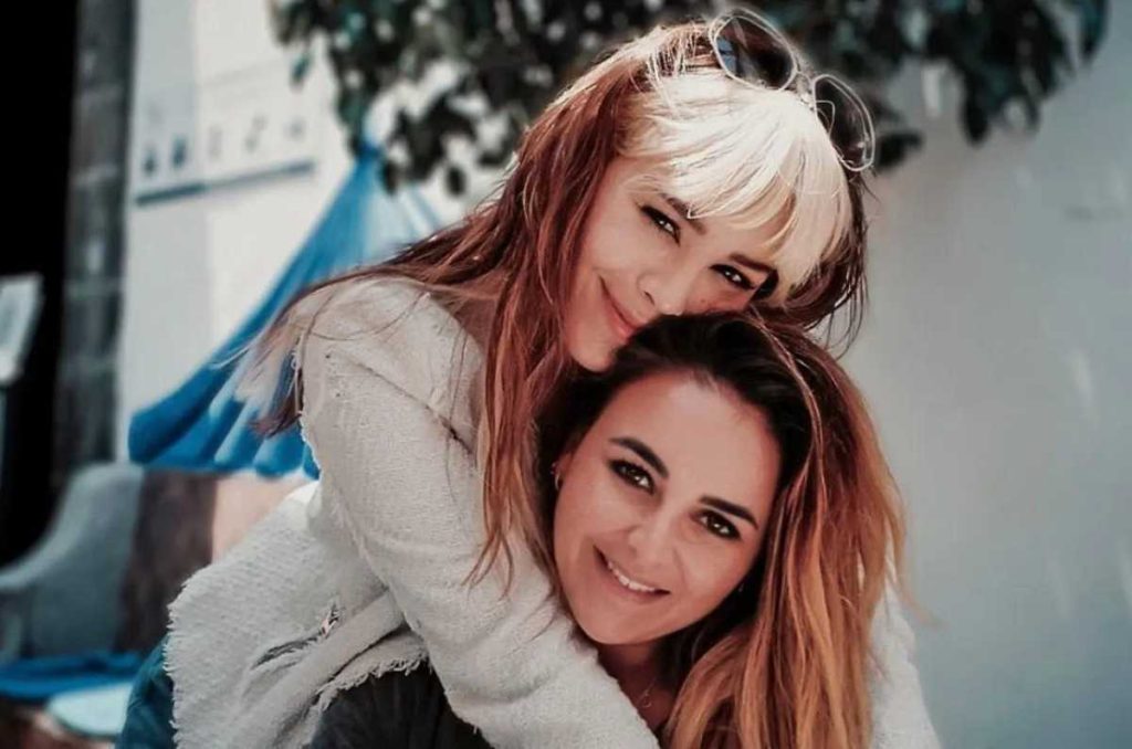 Ella es la hermosa y talentosa hermana de Danna Paola (también es famosa) 2