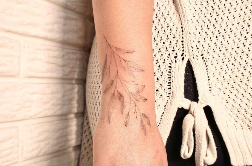 20 tatuajes de flores en el antebrazo que lucen preciosos 4