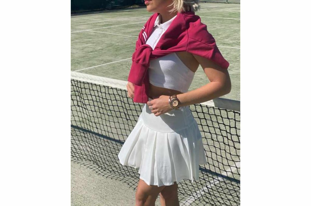 5 outfits frescos con la tendencia tenniscore 3