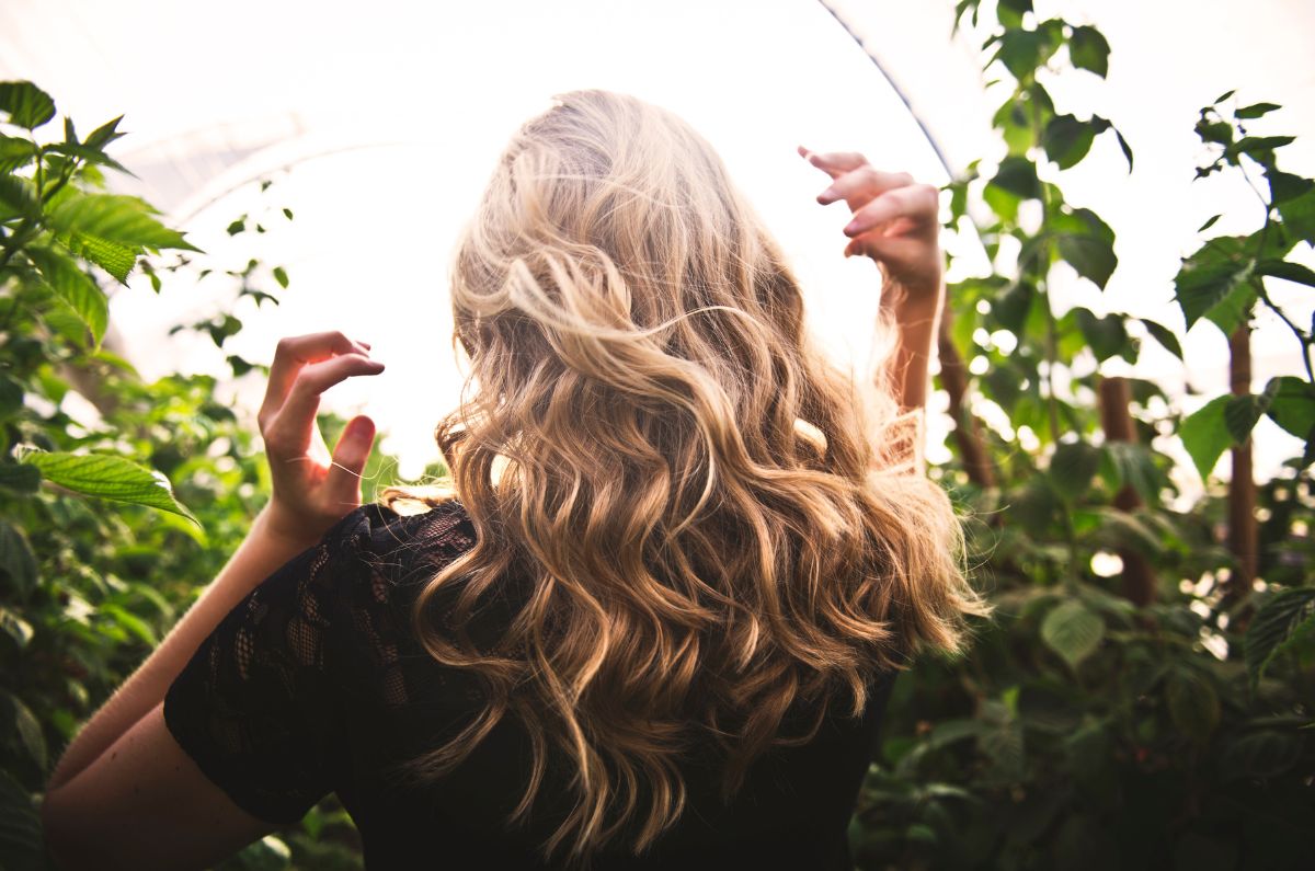 Guía para hidratar el cabello decolorado