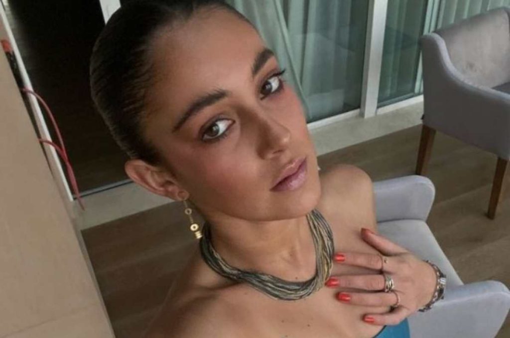 Ella es la hermosa hija de Inés Sainz que es IDÉNTICA a ella 0