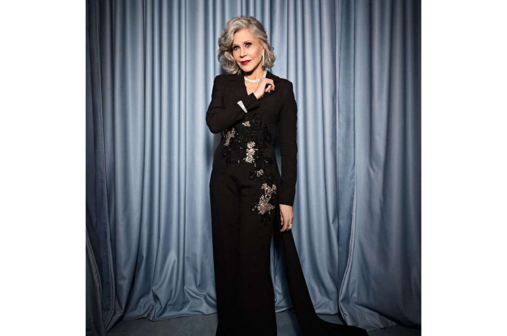 Jane Fonda muestra cómo llevar labios rojos de la manera más glamurosa a los 86 años 0