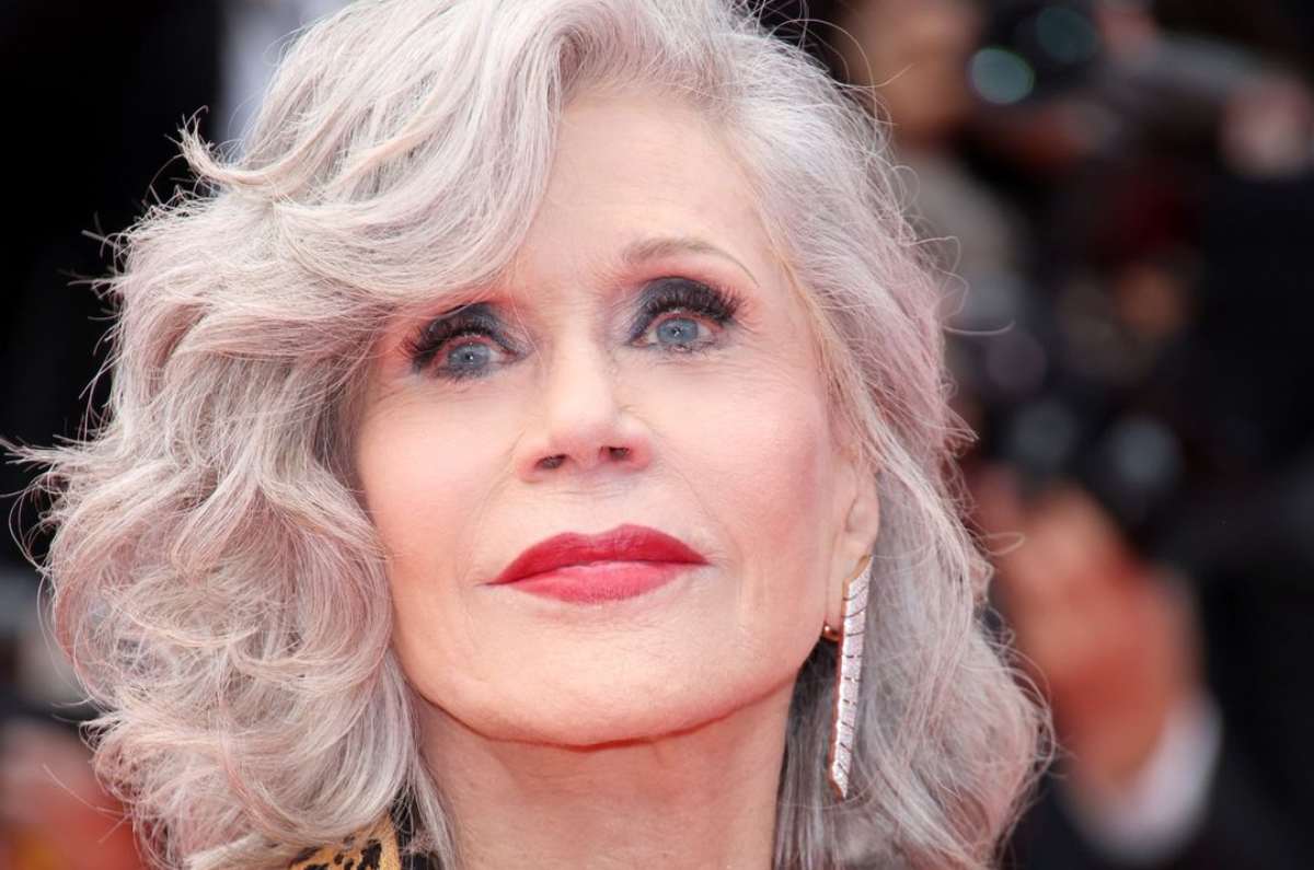 Jane Fonda muestra cómo llevar labios rojos de la manera más glamurosa a los 86 años