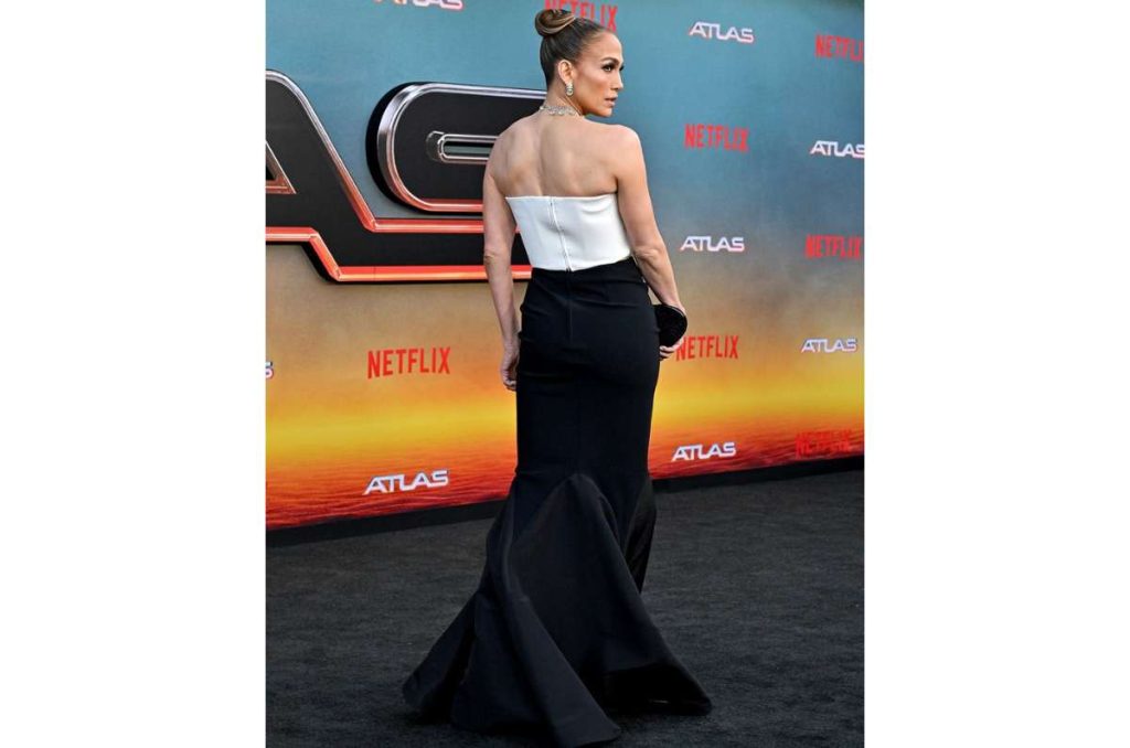 Cómo llevar el corte de sirena cuando tienes mucho booty, como Jennifer López 1