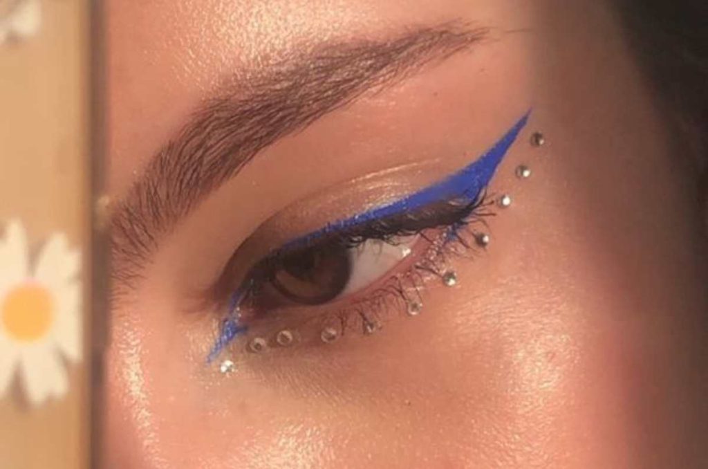 7 formas con las que puedes usar piedritas en el rostro al estilo Euphoria 4