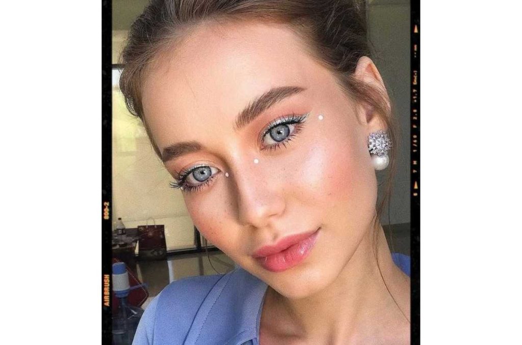 6 ideas de maquillaje para graduación que combinan con cualquier color de vestido 11