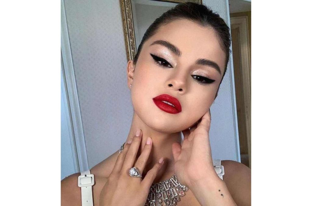 6 ideas de maquillaje para graduación que combinan con cualquier color de vestido 8