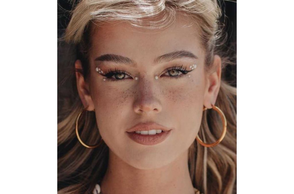 6 ideas de maquillaje para graduación que combinan con cualquier color de vestido 5