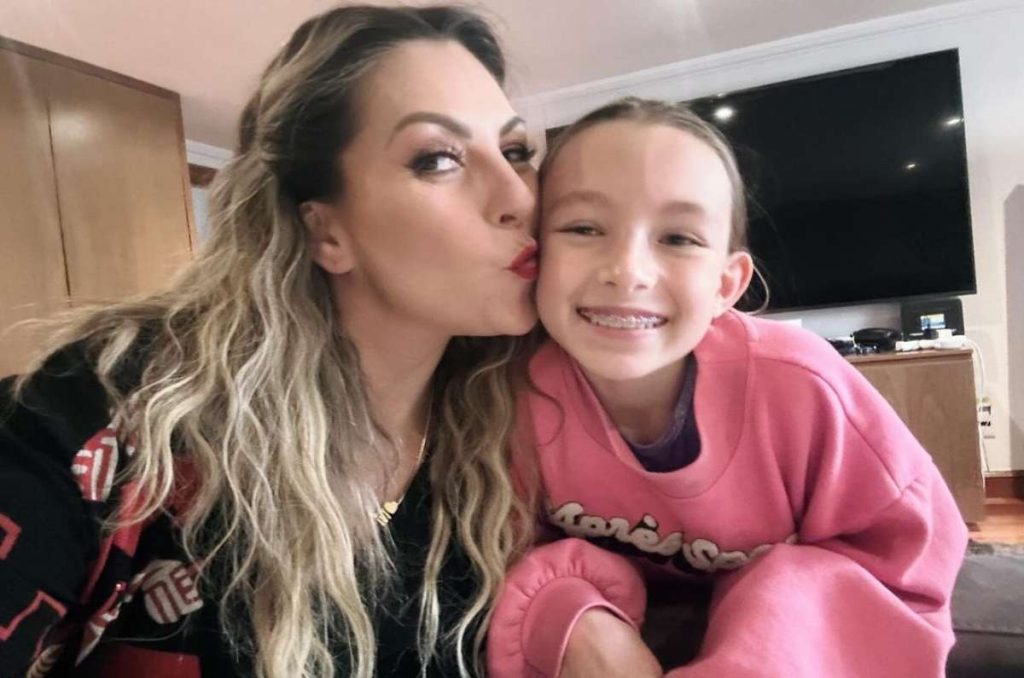 Conoce a la bella hija de Mariana Ochoa de OV7 1
