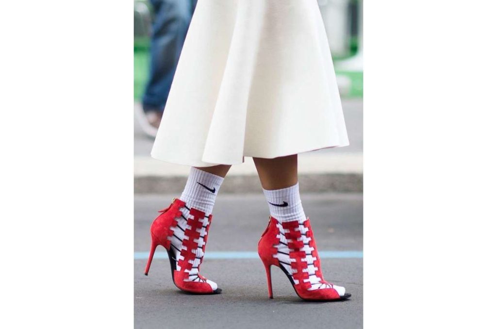 4 errores que estás cometiendo al usar outfits con calcetas 1