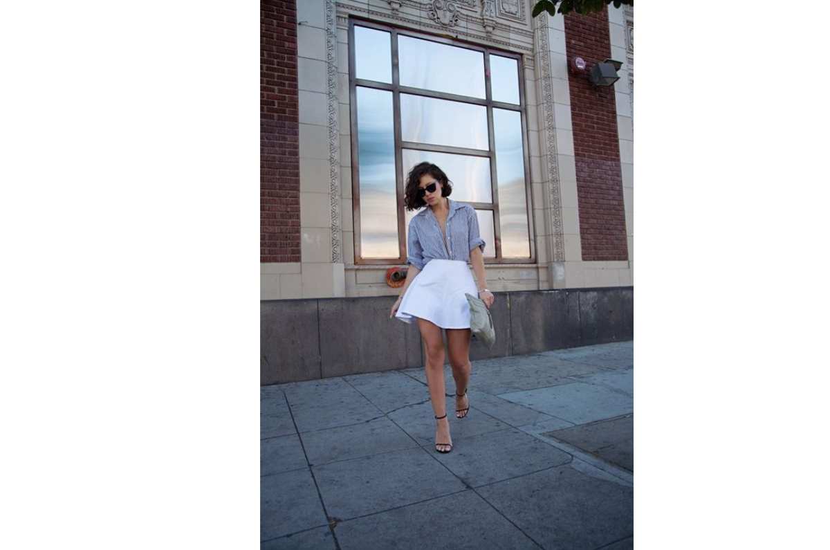 Falda blanca y tacones