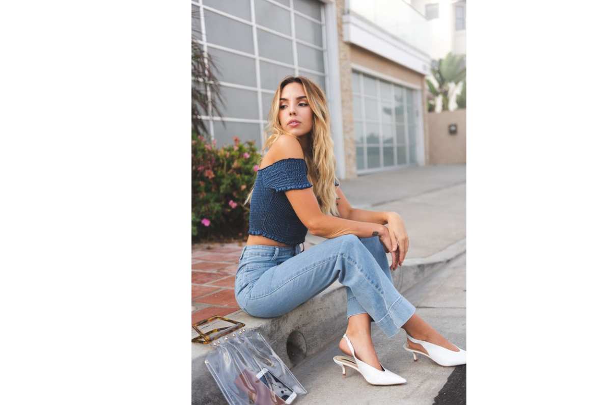 Skinny Jeans y tacones de sandalia