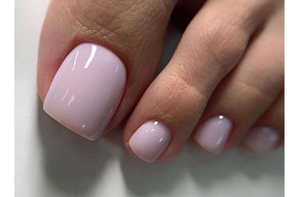 Pedicure de verano: 8 colores en tendencia este 2024 1