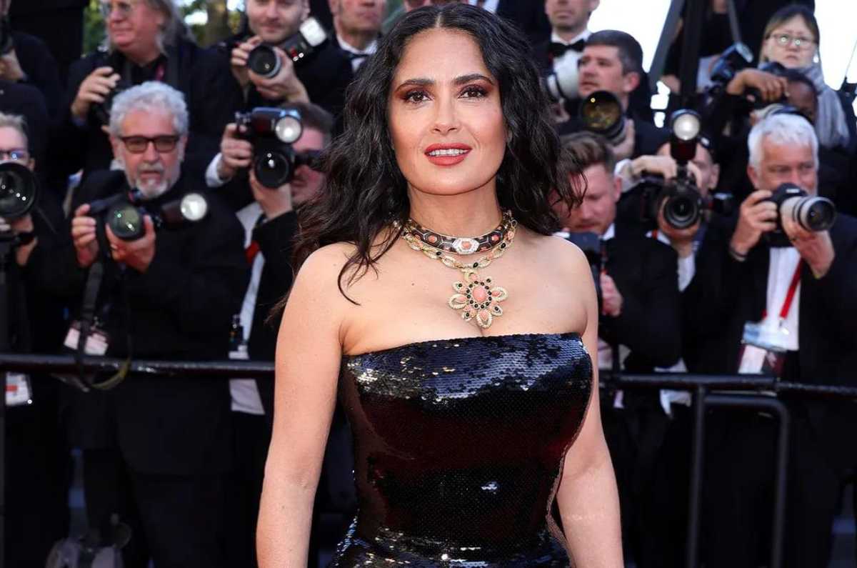 Salma Hayek deslumbra con un vestido negro de lentejuelas en el festival de Cannes