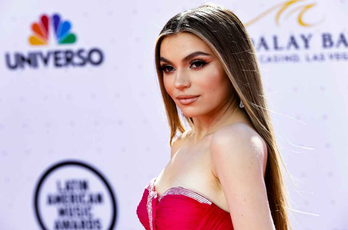 Sofía Castro responde a fuertes críticas sobre su marcado abdomen; aseguran es operado