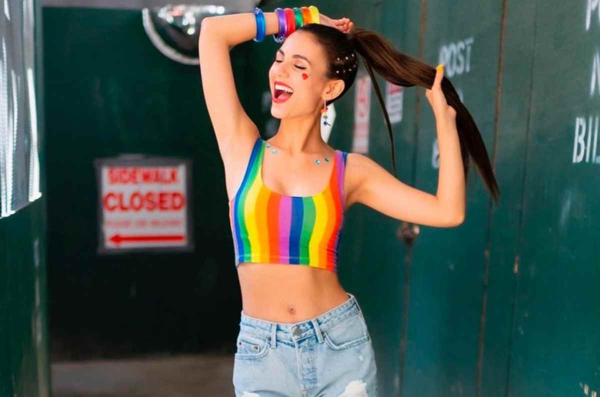 Accesorios y prendas colorful para armar tu outfit pride