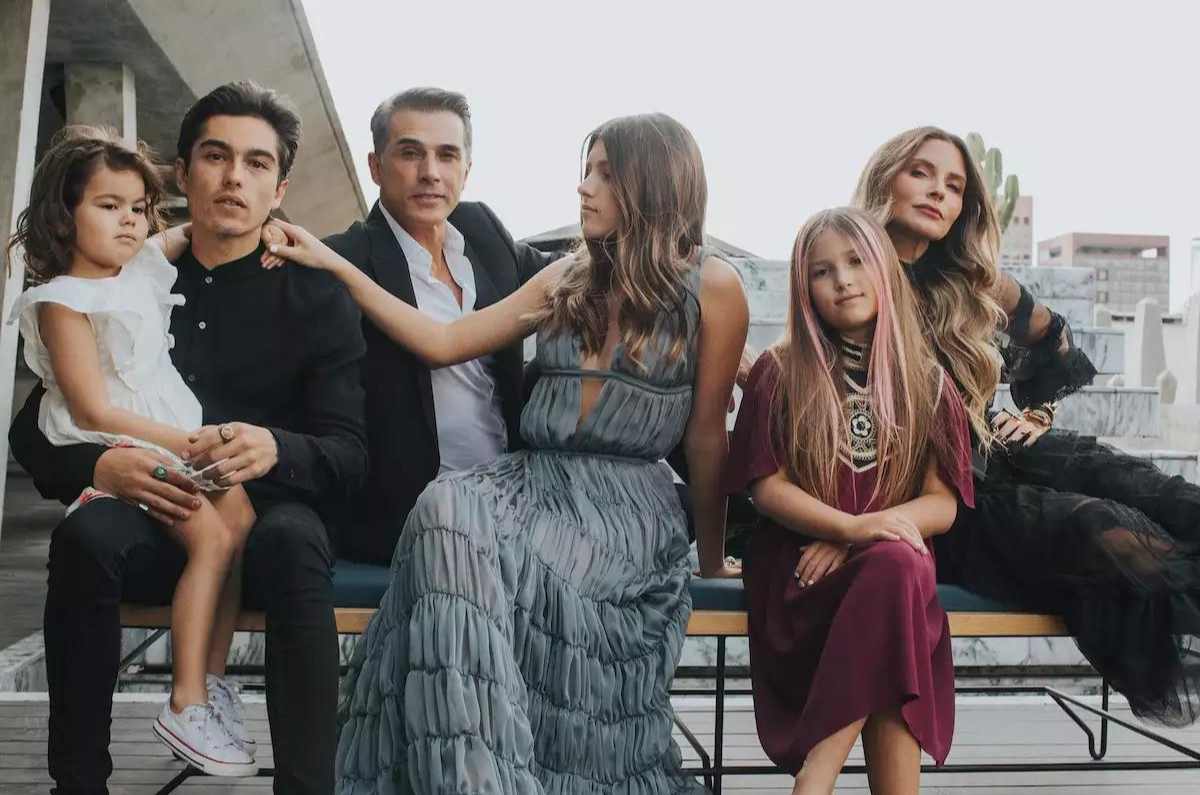 Conoce a Antonia y Victoria, las hermosas hijas de Sergio Mayer e Issabela Camil