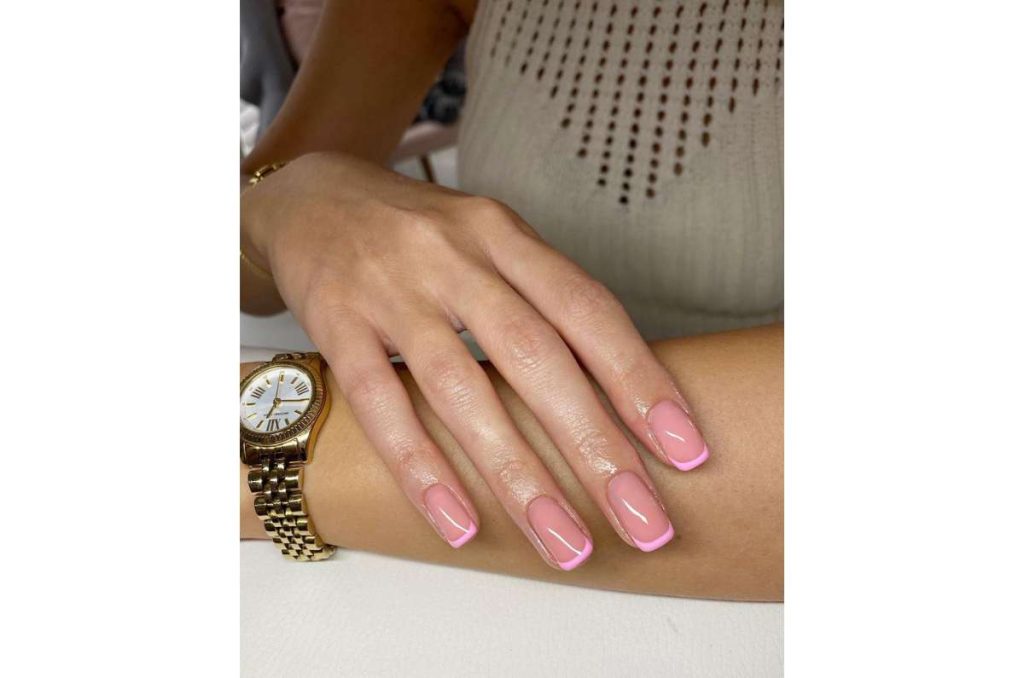 5 formas chic y elegantes de llevar uñas rosas 1