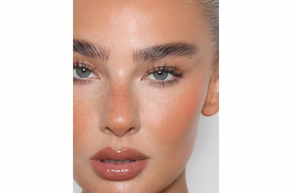 Top 10 tonos de labiales para morenas que estarán de moda en verano 9