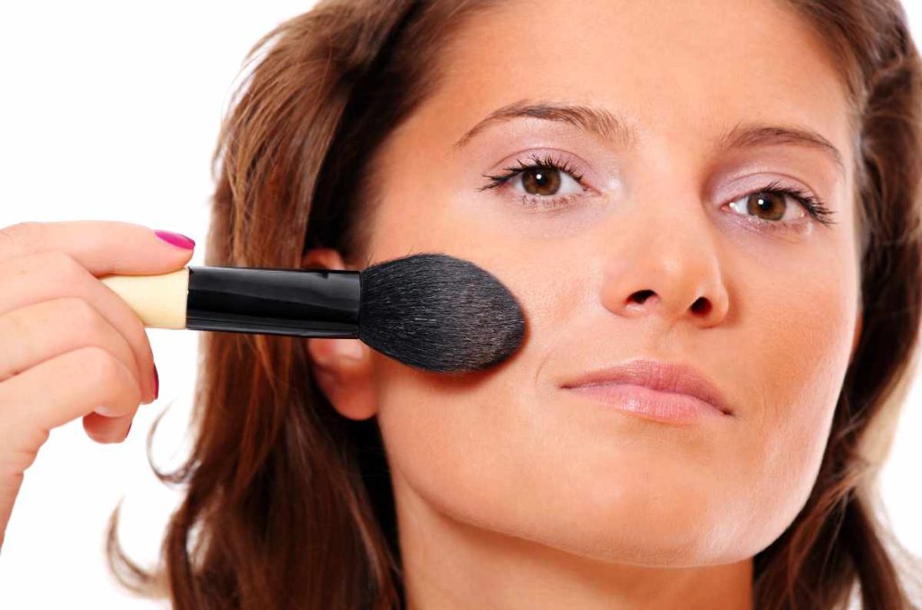 7 tips para que tu maquillaje dure en verano y el sudor no lo arruine 2
