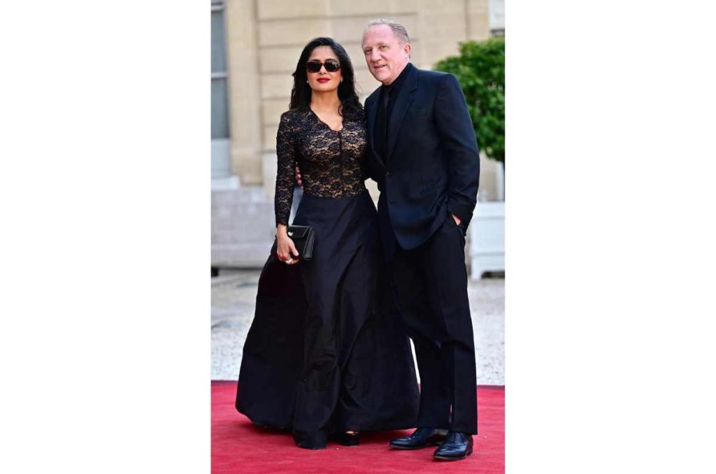 Salma Hayek muestra cómo lucir ropa en transparencias si tienes 50s 1
