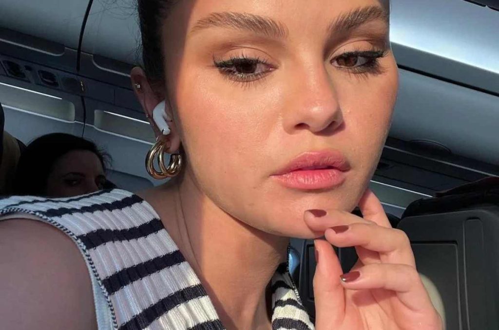 angel nails selena gomez