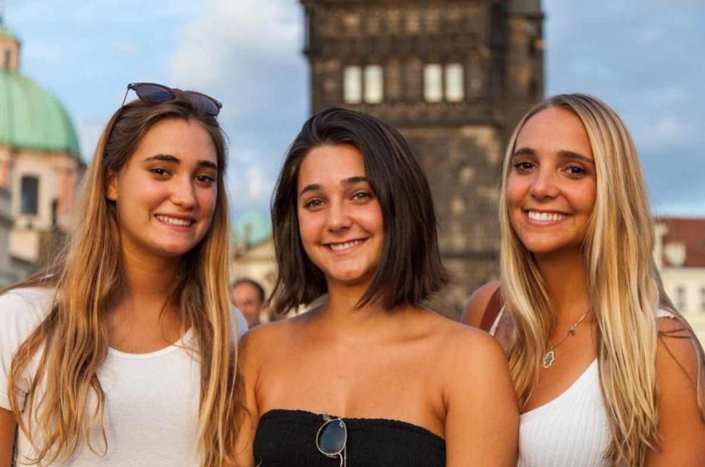 Hijas de Gaby Rivero sorprenden con lo hermosas que lucen; son igualitas a su mamá 1