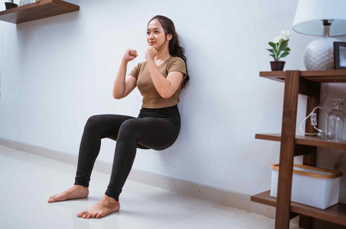 3 ejercicios en la pared para quitar la joroba
