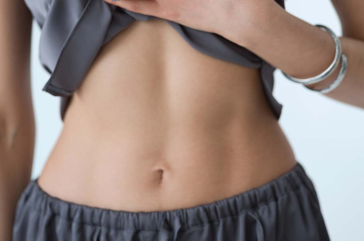 5 formas de hacer abdominales jackknife para marcar tu abdomen