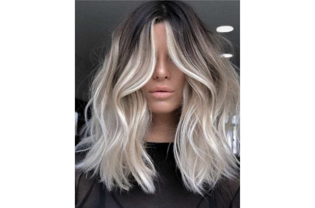 Balayage gris en cabello oscuro; ¿qué colores me favorecen si soy morena clara? 1