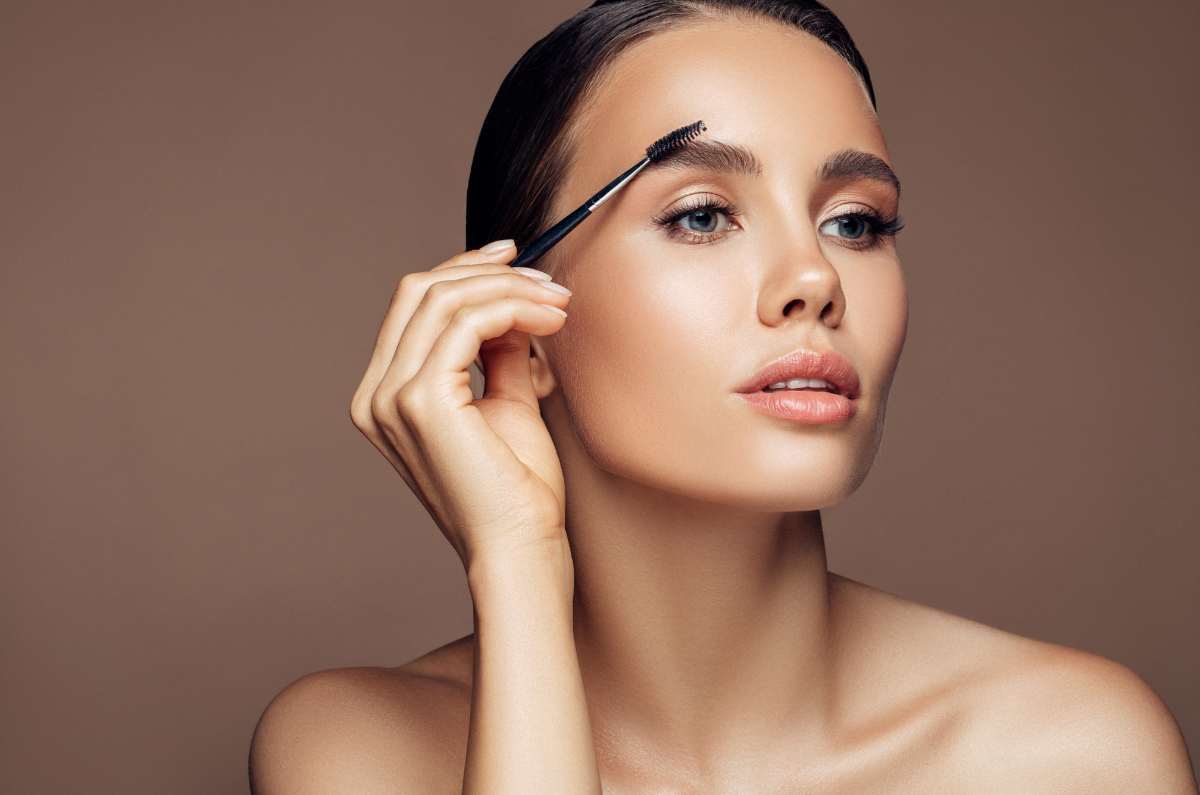 Cómo maquillar tus cejas para suavizar tu rostro
