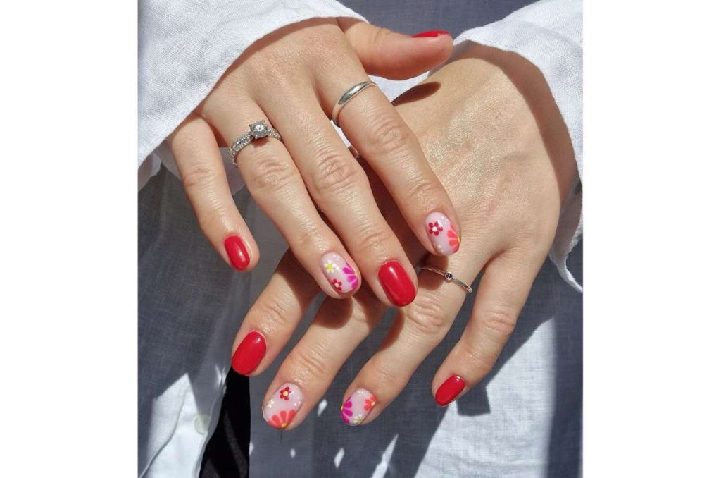 15 diseños de uñas rojas para llevar un mani clásico pero renovado 5