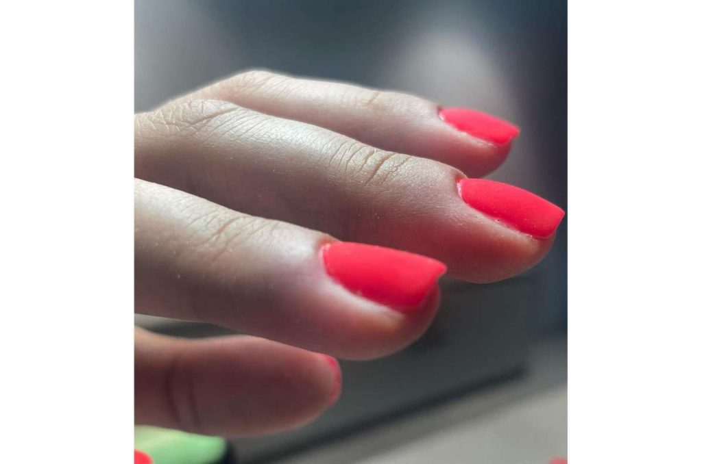15 diseños de uñas rojas para llevar un mani clásico pero renovado 0