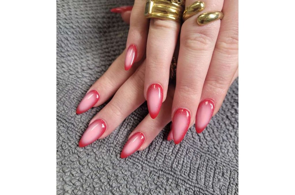 15 diseños de uñas rojas para llevar un mani clásico pero renovado 4