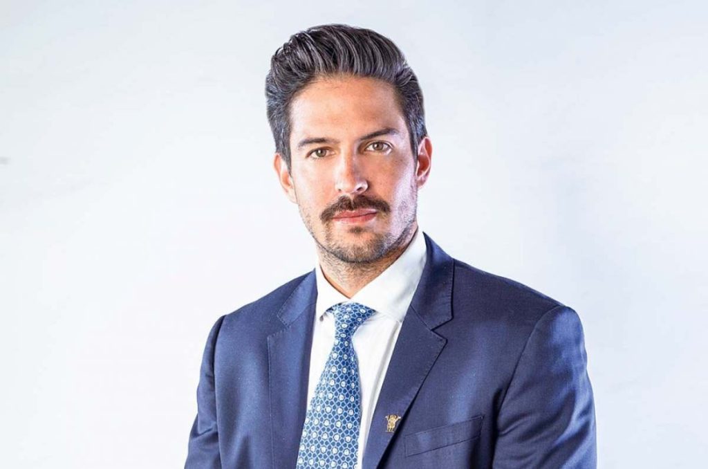 Él es el hijo del Dr. Simi, el guapo y exitoso hombre con el que aseguran sale Irina Baeva 0