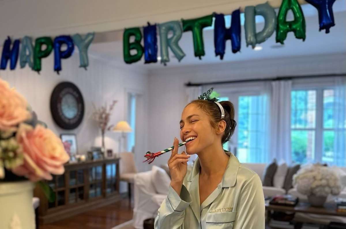 Jennifer Lopez desafía el tiempo y cumple 55 años sin envejecer