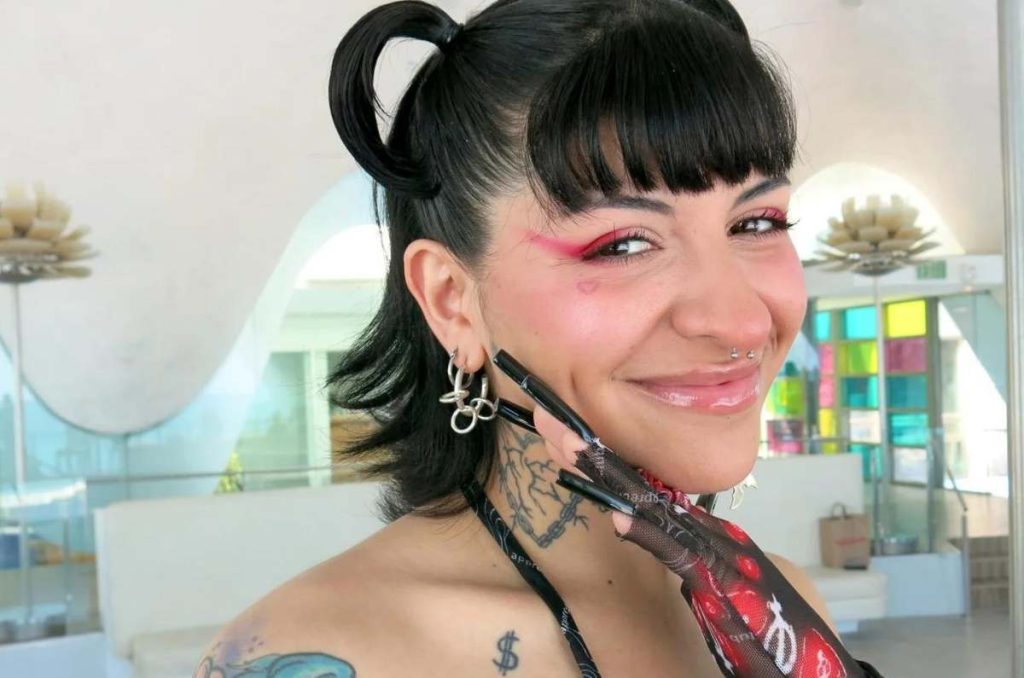 Ella es la hermana de Cazzu, a quien acusan de haberla separado de Nodal 2