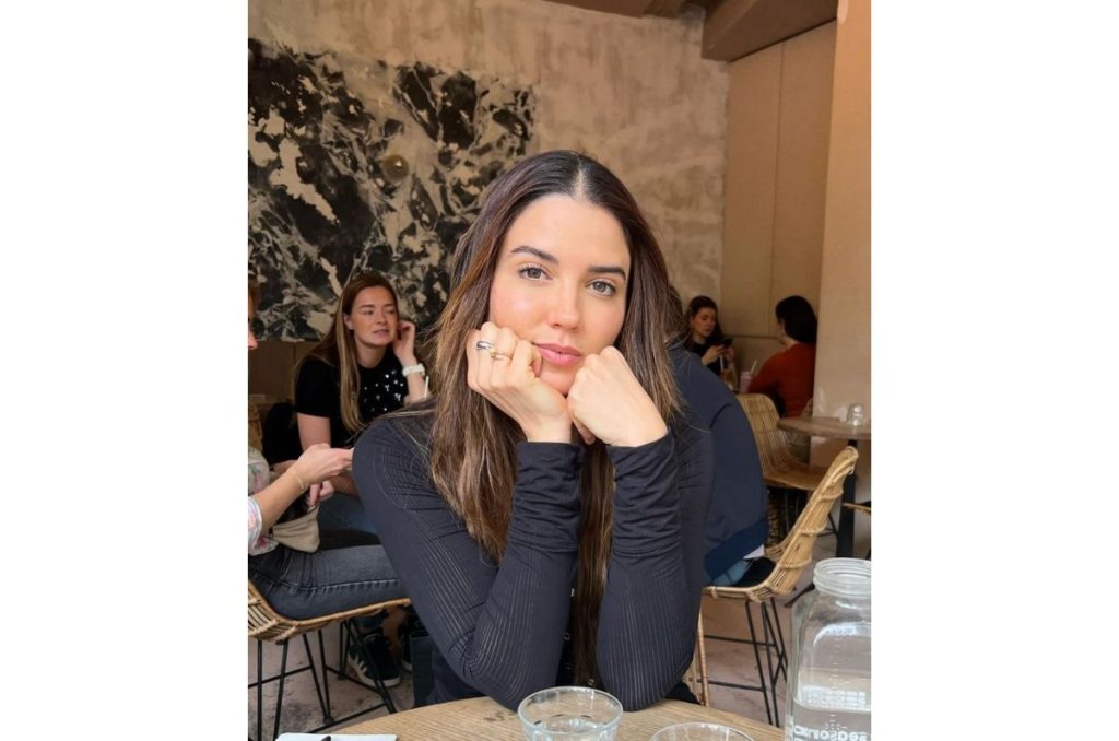 Ella es Lolo González, la GUAPA hija menor del Dr. Simi que tiene una relación con Mauricio Ochmann 0