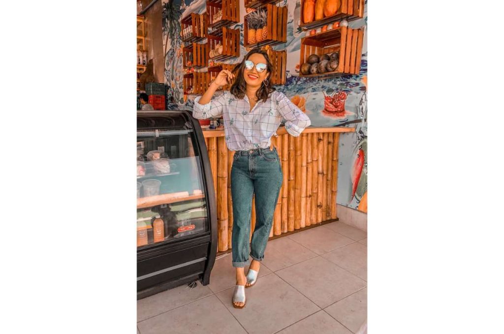 5 outfits sencillos con jeans para la oficina 1