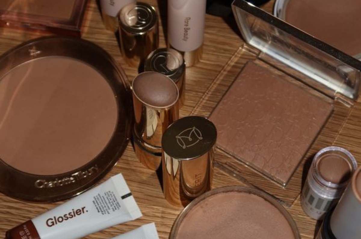 Los mejores bronzers para pieles morenas que dan un efecto glowy