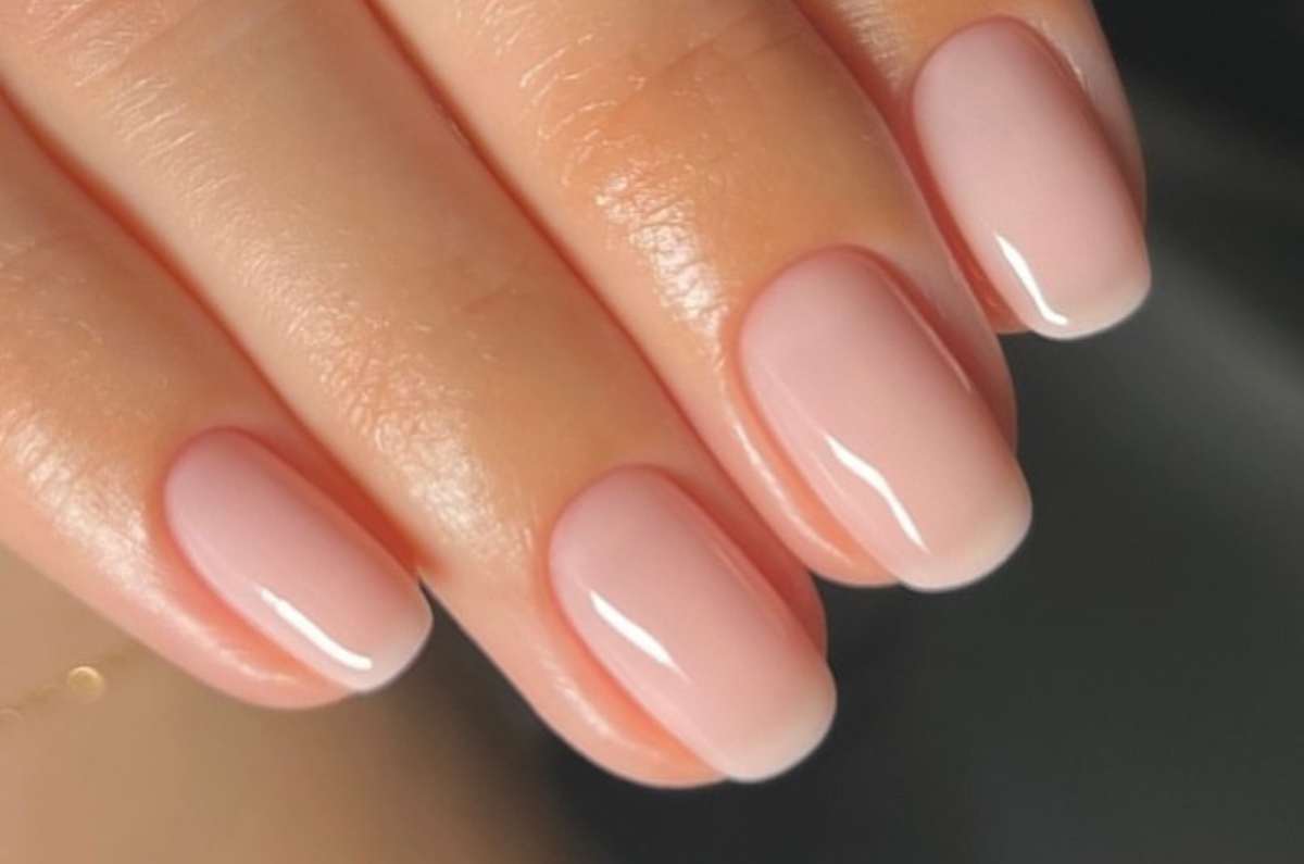 Naked french mani: las uñas elegantes para lucir en verano que buscabas