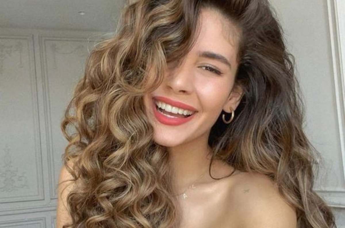 Ideas de peinados para graduación con ondas sirena que puedes hacer en casa