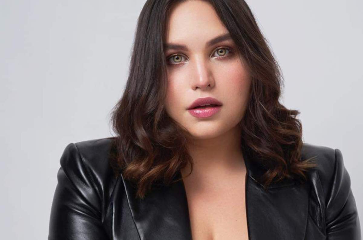 Estefanía Villareal posa al natural en outfit de red y sus fans le apaluden